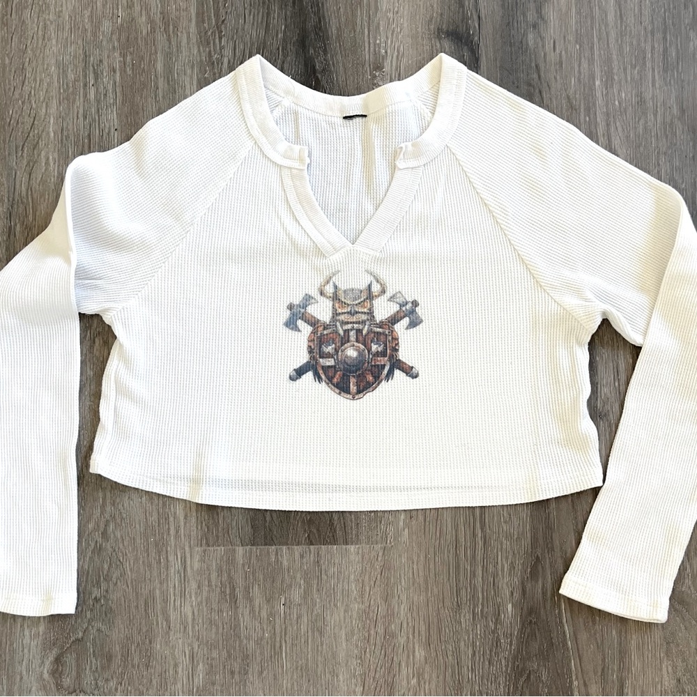 Women’s white graphic Viking owl long sleeved crop thermal size XS